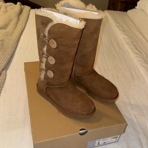 Ugg Bailey button